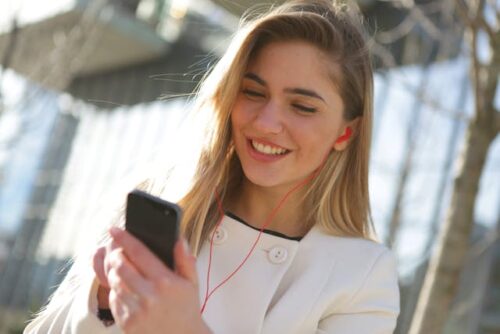 Sfeer creëren en vertrouwen opbouwen in een telefonisch verkoopgesprek - Provite